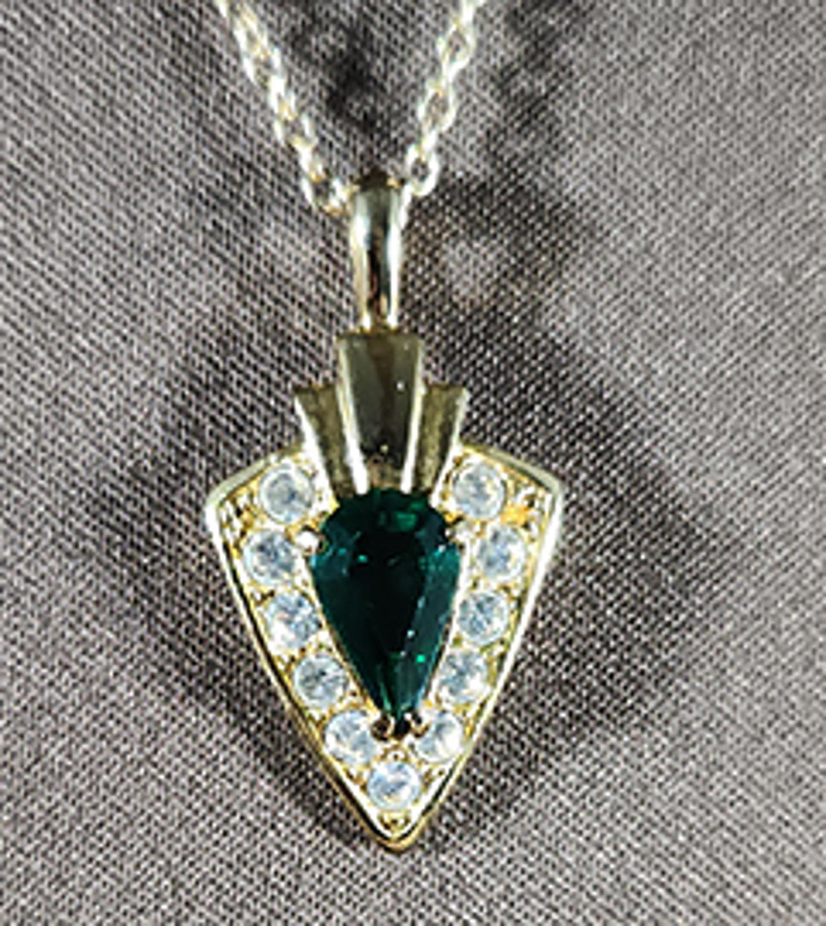 Gorgeous Fashion Necklace, Bold Green Crystal in Gold Tone Setting, 18 in.