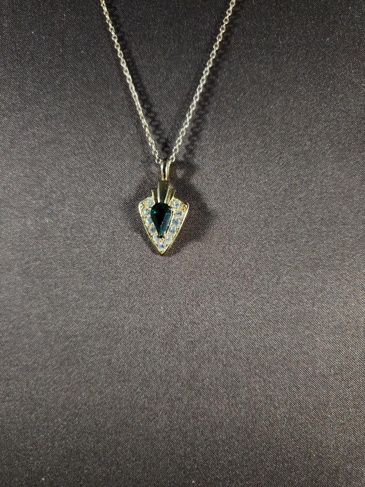 Gorgeous Fashion Necklace, Bold Green Crystal in Gold Tone Setting, 18 in.