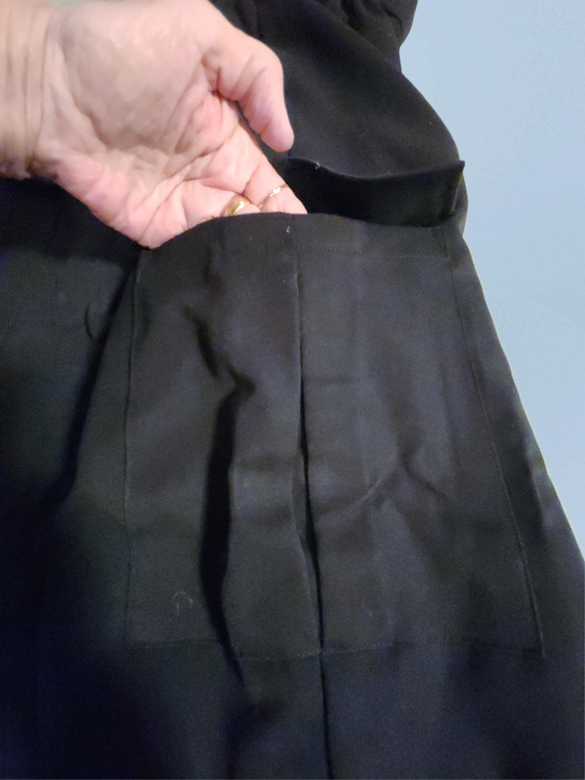 Luxurious Lady's Palazzo Pants, Cargo Pockets, Black Size M, NWT