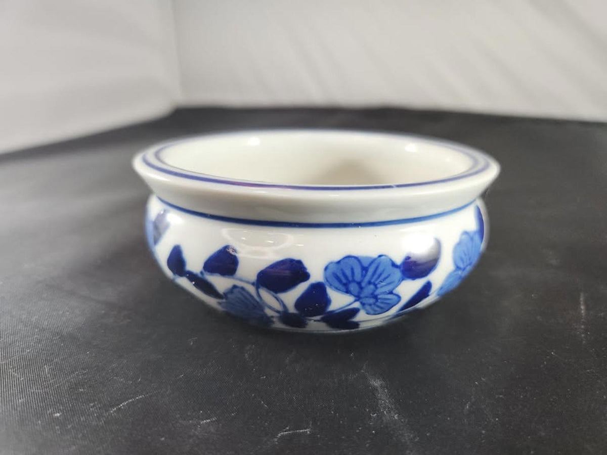 Gorgeous Vintage Chinoiserie Blue & White Catchall Bowl