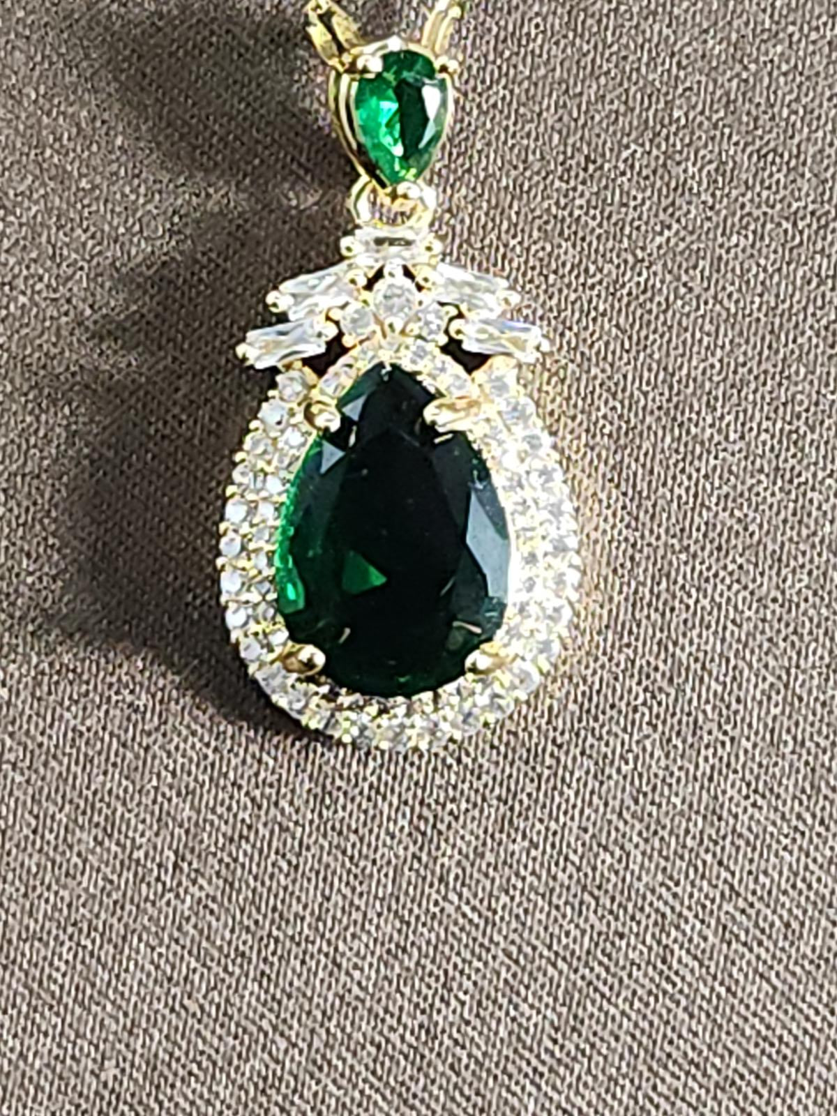 Gorgeous Emerald Crystal Necklace, Fashion, Pendant, 16 in.