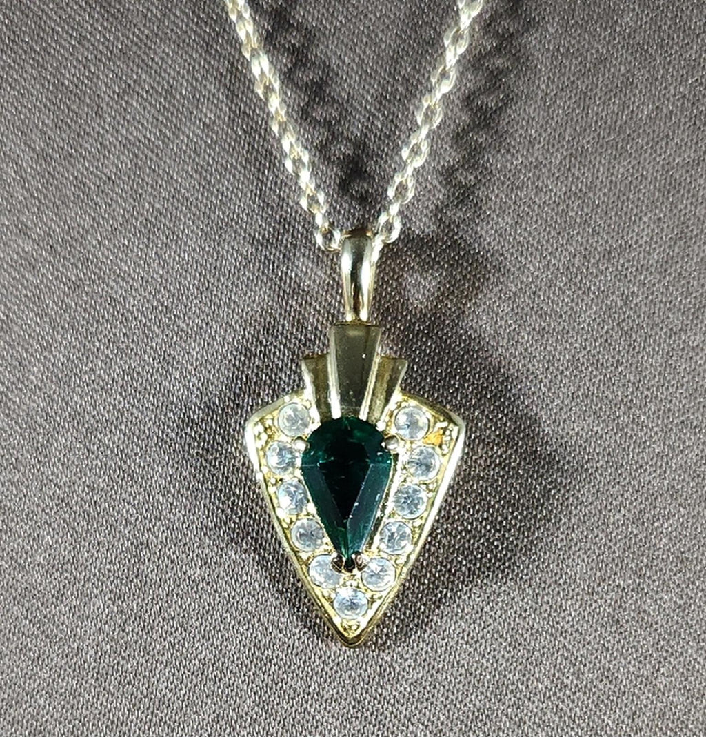 Gorgeous Fashion Necklace, Bold Green Crystal in Gold Tone Setting, 18 in.